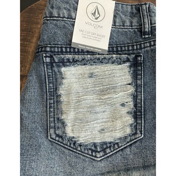 Volcom Yae Juniors Size 7 Blue Denim distressed Cut-off Shorts NWT - Picture 10 of 16